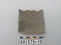 藏品(灰色細砂陶口緣殘件)的圖片